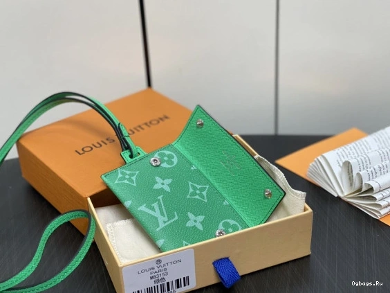 Holder Card Necklace-7.6*10*0.5CM VUITTON LOUIS 0101